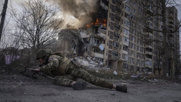 РАТ У УКРАЈИНИ: Из рушевина у Лисичанску извучено 20 погинулих, 10 спасено; Жестоке борбе у Авдејевки, битка за бившу ПВО базу (ВИДЕО/ФОТО)