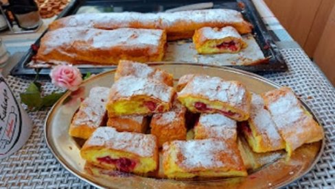 Poslastica kojoj niko ne može da odoli: Pita sa višnjama i pudinom od vanile - Zasladite se na najbolji način (RECEPT/VIDEO) Poslastica kojoj niko ne može da odoli: Pita sa višnjama i pudinom od vanile - Zasladite se na najbolji način (RECEPT/VIDEO)