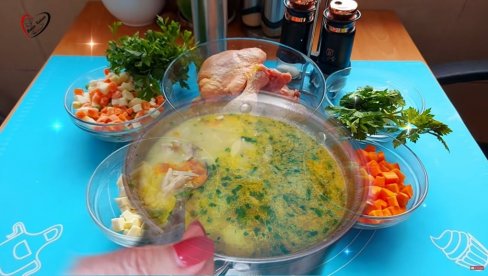 RECEPT ZA NAJTRAŽENIJU ČORBU: Današnji ručak - ništa lakše (VIDEO) RECEPT ZA NAJTRAŽENIJU ČORBU: Današnji ručak - ništa lakše (VIDEO)