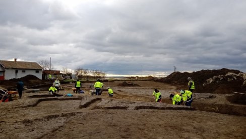 BRZA PRUGA KROZ PROŠLOST VRBASA: Uz trasu buduće železničke saobraćajnice arheološke iskopine od neolita do srednjeg veka BRZA PRUGA KROZ PROŠLOST VRBASA: Uz trasu buduće železničke saobraćajnice arheološke iskopine od neolita do srednjeg veka