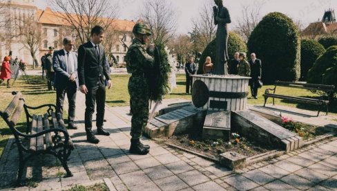 DA SE NIKAD NE ZABORAVI: Sombor ne zaboravlja žrtve NATO agresije DA SE NIKAD NE ZABORAVI: Sombor ne zaboravlja žrtve NATO agresije