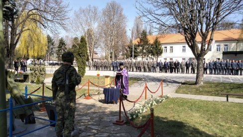 ŽRTVE NATO AGRESIJE NE SMEJU DA SE ZABORAVE: U Novom Sadu održan tradicionalni komemorativni skup i položeni venci poginulima