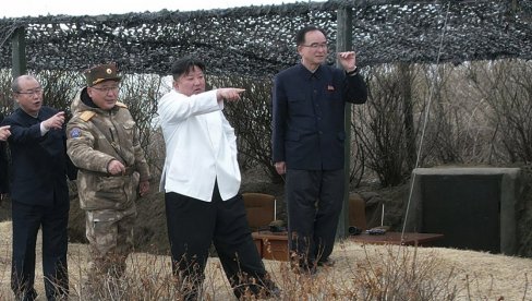 KIM AKTIVIRAO ATOMSKI TORPEDO : Severna Koreja testirala novi podvodni dron sa nuklearnim oružjem KIM AKTIVIRAO ATOMSKI TORPEDO : Severna Koreja testirala novi podvodni dron sa nuklearnim oružjem