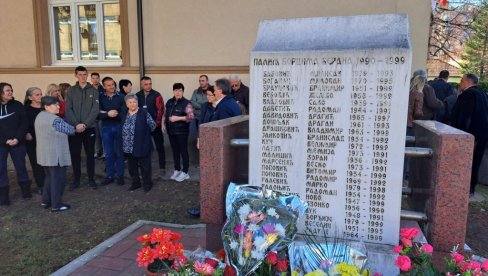 NAROD PAMTI JUNAKE: U Beranama još jedno sećanje na NATO agresiju na SRJ i borce pale u ratovima od 1991-1999 godine (FOTO/VIDEO) NAROD PAMTI JUNAKE: U Beranama još jedno sećanje na NATO agresiju na SRJ i borce pale u ratovima od 1991-1999 godine (FOTO/VIDEO)