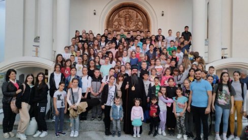 У ХРАМОВИМА НИКАД ВИШЕ МЛАДИХ: Епископ шабачки Јеротеј о присуству верника богослужењима У ХРАМОВИМА НИКАД ВИШЕ МЛАДИХ: Епископ шабачки Јеротеј о присуству верника богослужењима