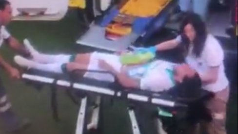 HOROR U ŠPANIJI: Gudelj hitno prebačen u bolnicu! Brat srpskog reprezentativca se bez svesti srušio na teren (VIDEO) HOROR U ŠPANIJI: Gudelj hitno prebačen u bolnicu! Brat srpskog reprezentativca se bez svesti srušio na teren (VIDEO)