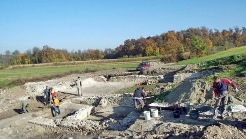 КАКО СУ И РИМЉАНИ ЈУРИЛИ НАШОМ ИБАРСКОМ МАГИСТРАЛОМ: Недељене Новости са археолозима у Ћелијама