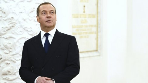 FRANCUSKA JE DEGRADIRANA NA NIVO KORUMPIRANE DEVOJKE: Medvedev isprozivao Makrona zbog OI - Isključite TV i ne pratite sramnu pojavu nakaza