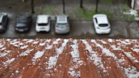 NEVREME NANELO VELIKU ŠTETU NA KiM: Obilna kiša i grad zasuli južnu srpsku pokrajinu