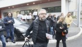 УВИЂАЈ ПОСЛЕ НАПАДА БЛОКАДЕРА: Драган Ј. Вучићевић све време са полицијом УВИЂАЈ ПОСЛЕ НАПАДА БЛОКАДЕРА: Драган Ј. Вучићевић све време са полицијом