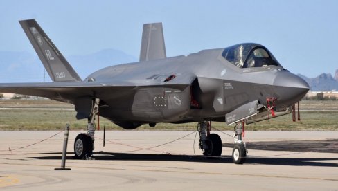 MALER ILI NEŠTO DRUGO Drugi put u dva meseca: Britanski F-35B ponovo završio na stajanci zbog mehaničkih problema?