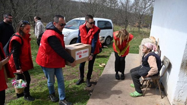 Акција „Нисте сами, имате пријатеље“ одвела представнике м:тел-а у посету манастиру Рмањ