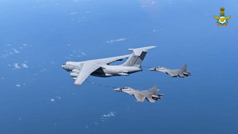 SU-30 U BORBI SA F-35: Indijski lovci vežbali napad na britanski nosač aviona Princ of Vels (VIDEO)