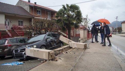 DUGOGODIŠNJI PROBLEMI MEŠTANA TREBINJSKOG NASELJA GORICA  Automobili uleću u u dvorišta, na ulici niko bezbedan