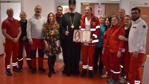 SPASAVALI ŽIVOTE, DOBILI GRAMATU: Priznanje Eparhije valjevske Službi hitne medicinske pomoći