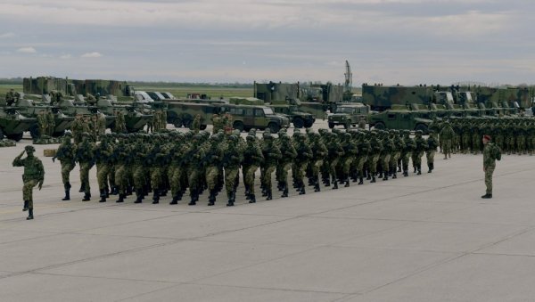 СТИГАО ПОЗИВ ЗА ВОЈСКУ, А ЕВО КО ЈЕ СВЕ НА ЛИСТИ: Грађани из ових места имају обавезу да се одазову, ово су распоред и термини војних вежби