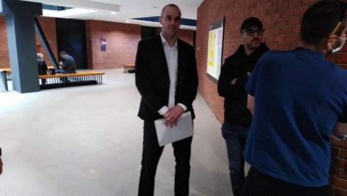 ОВАЈ ЧОВЕК ЈЕ САВЕТНИК БЛОКАДЕРА! Претио Вучићу смрћу, а сад позива на пребијање студената: Лешити их озбиљно