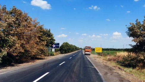 ЗБОГ РАДОВА: Потпуно обустављен саобраћај између Сомбора и Апатина ЗБОГ РАДОВА: Потпуно обустављен саобраћај између Сомбора и Апатина