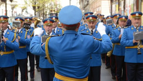 OD MARŠA NA DRINU DO VOSTANI SERBIE U Knez Mihailovoj promenadni defile orkestra Garde povodom Dana Vojske Srbije (FOTO)