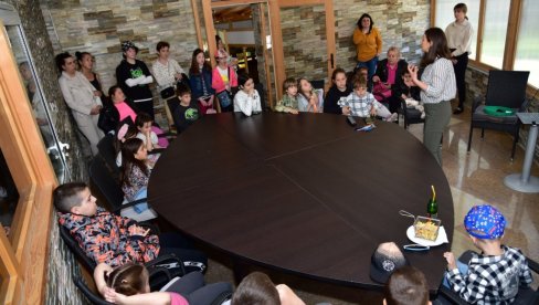 ZAKLELI SU DA ĆE ČUVATI PLANETU: Edukacija za mališane u Jagodini povodom obeležavanja Dana planete Zemlje ZAKLELI SU DA ĆE ČUVATI PLANETU: Edukacija za mališane u Jagodini povodom obeležavanja Dana planete Zemlje