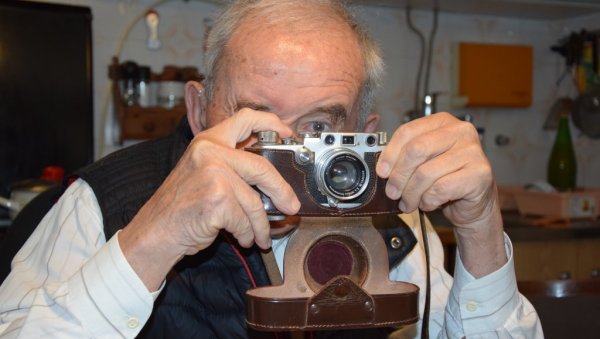 БОГАТСТВО У ДИГИТАЛНОМ ФОРМАТУ: Архива фото- репортера Миодрага Томића (85) из Јагодине чува вредне успомене (ФОТО)