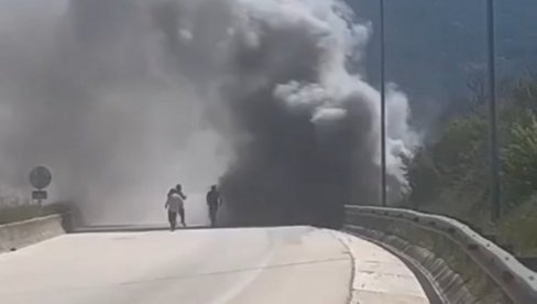 ĐACI ISKAKALI IZ AUTOBUSA PUNOG DIMA: Detalji incidenta koji su maturanti Ekonomske škole u Nišu imali pri povratku sa ekskurzije (VIDEO)