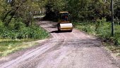 HITNA SANACIJA PUTA KOD PARAĆINA: Frezovan asfalt između Ratara i Donjeg Vidova (FOTO) HITNA SANACIJA PUTA KOD PARAĆINA: Frezovan asfalt između Ratara i Donjeg Vidova (FOTO)
