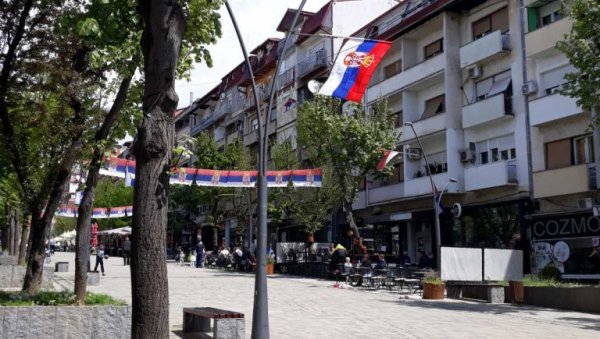 ПРИПРЕМА СЕ ПРОГОН И ЛЕКАРА И УЧЕНИКА: Срби у Северној Митровици стрепе од даљих потеза лажне власти