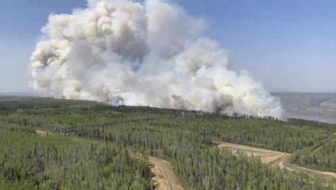 VANREDNO STANJE U KANADI: Šumski požari napravili velike probleme, premešteno skoro 30.000 ljudi