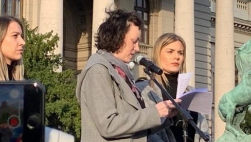 PROTEST BEZ POLITIKE - A GOVOR DRŽI AKTIVISTKINJA: Skup u Beogradu politizovan