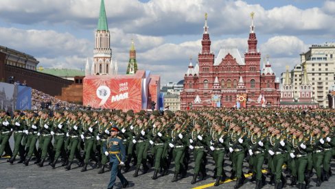 POGLEDAJTE - SPEKTAKL U MOSKVI: Vojna parada povodom Dana pobede u slikama (FOTO)
