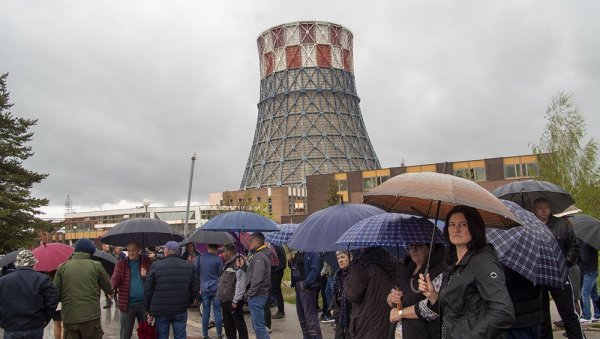 ИМА ЛИ КРАЈА НАШЕМ ТРОВАЊУ? Становници Гацка јуче мирно протестовали испред рудника и термоелектране