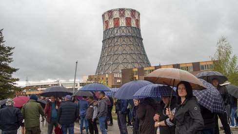 IMA LI KRAJA NAŠEM TROVANJU? Stanovnici Gacka juče mirno protestovali ispred rudnika i termoelektrane