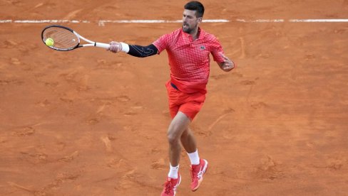 ĐOKOVIĆ SJAJAN NA STARTU RIMA: Novak pobedio borbenog Argentinca, sledi duel sa starim znancem (FOTO) ĐOKOVIĆ SJAJAN NA STARTU RIMA: Novak pobedio borbenog Argentinca, sledi duel sa starim znancem (FOTO)