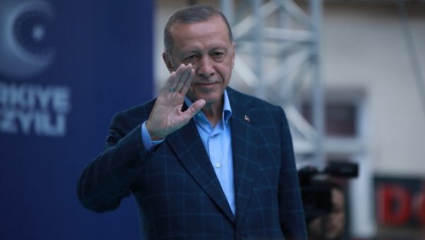 ЕРДОГАН ИЗНЕНАДА ПРОМЕНИО ОДЛУКУ: Дан Д за турској председника - предомислио се по питању праћења избора