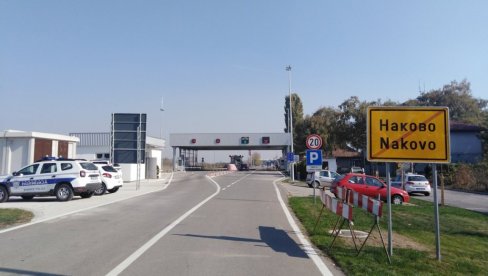 GRANIČNI PRELAZ  NAKOVO OTVOREN DO PONOĆI: Zbog održavanja noćnog bazara u subotu Kikindi (FOTO)