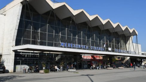 ДАН ЖАЛОСТИ У СРБИЈИ: Патријарх у Храму Светог Саве служи парастос страдалима у паду надстрешнице у Новом Саду