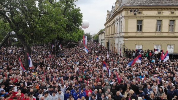 ВИДИМО СЕ У БЕОГРАДУ - ЖИВЕЛА СРБИЈА! Прелепе слике из Панчева - Вучић није крио колико је срећан (ФОТО)