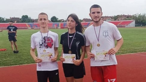 GIMNAZIJALCI ODLIČNI ATLETIČARI: Troje Paraćinaca plasiralo se na državno takmičenje (FOTO)