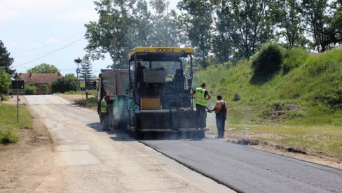 OBNOVA PUTEVA U PARAĆINSKOJ OPŠTINI: Novi asfalt za deonicu Čepure-Raševica