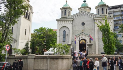 ИСПРЕД ВЕЗНЕСЕЊСКЕ ЦРКВЕ ДОЧЕКАНА РУКА СВЕТОГ САВЕ: Сутра на челу Спасовданске литије ИСПРЕД ВЕЗНЕСЕЊСКЕ ЦРКВЕ ДОЧЕКАНА РУКА СВЕТОГ САВЕ: Сутра на челу Спасовданске литије