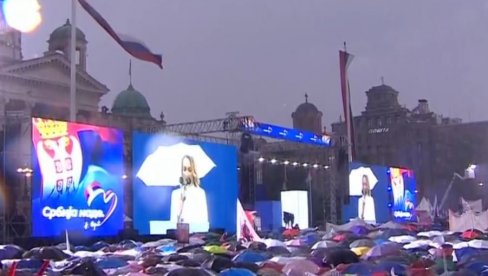 MORAMO DA VERUJEMO U SEBE, U NAŠU DECU Majka borac poslala jaku poruku na skupu Srbija nade