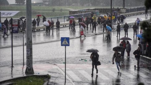 РХМЗ СЕ ХИТНО ОГЛАСИО: Снажно невреме стиже у Србију, киша и пљускови захватиће ове делове земље (ФОТО)