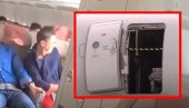 PANIKA U AVIONU, PUTNIK OTVORIO VRATA TOKOM LETA: Policiji dao neverovatno opravdanje (VIDEO)