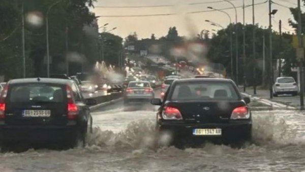 ВАНРЕДНА СИТУАЦИЈА НА ТЕРИТОРИЈИ ОПШТИНЕ ВЛАДИЧИН ХАН: Обилна киша направила проблеме широм Србије