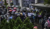 KRIJU SE IZA GLUMACA: Zašto organizatori protesta ne smeju da se obrate okupljenima