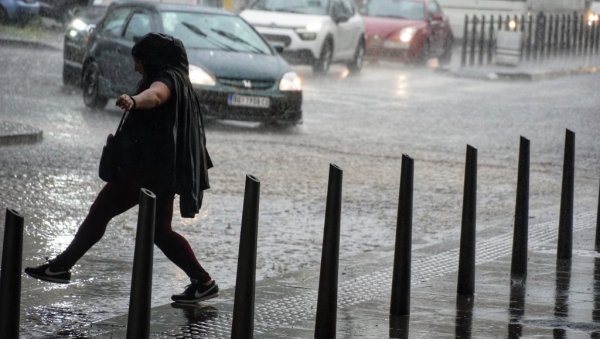 ОГЛАСИО СЕ РХМЗ: У току вечери на северу Војводине киша и пљускови с грмљавином