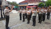 FINALE UZ MARŠ NA DRINU: Vojni orkestar Niš izveo defile na vranjskom šetalištu (VIDEO)