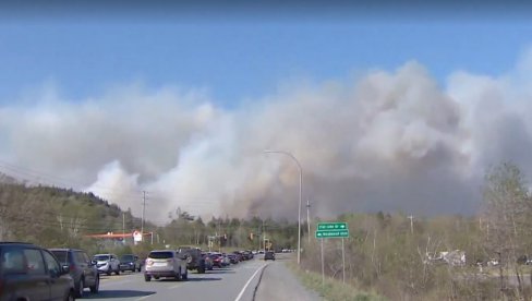 VANREDNO STANJE U KANADI: LJudi ostali bez električne energije, brojni građani evakuisani (VIDEO)