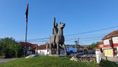 TROBOJKA SE PONOVO VIJORI U GRAČANICI: Postavljena nova srpska zastava (FOTO/VIDEO)